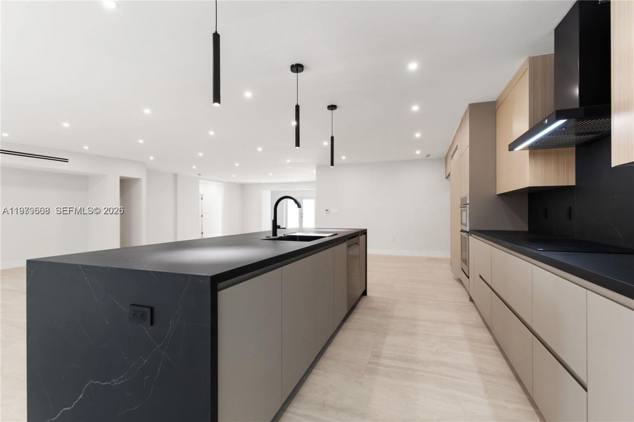 2251 SW 20th St , Miami, FL 33145 Photo