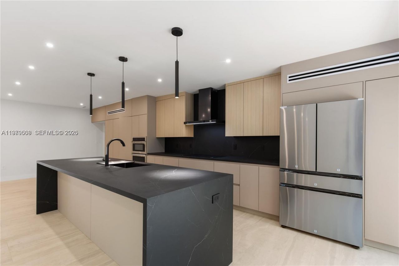 2251 SW 20th St , Miami, FL 33145 Photo