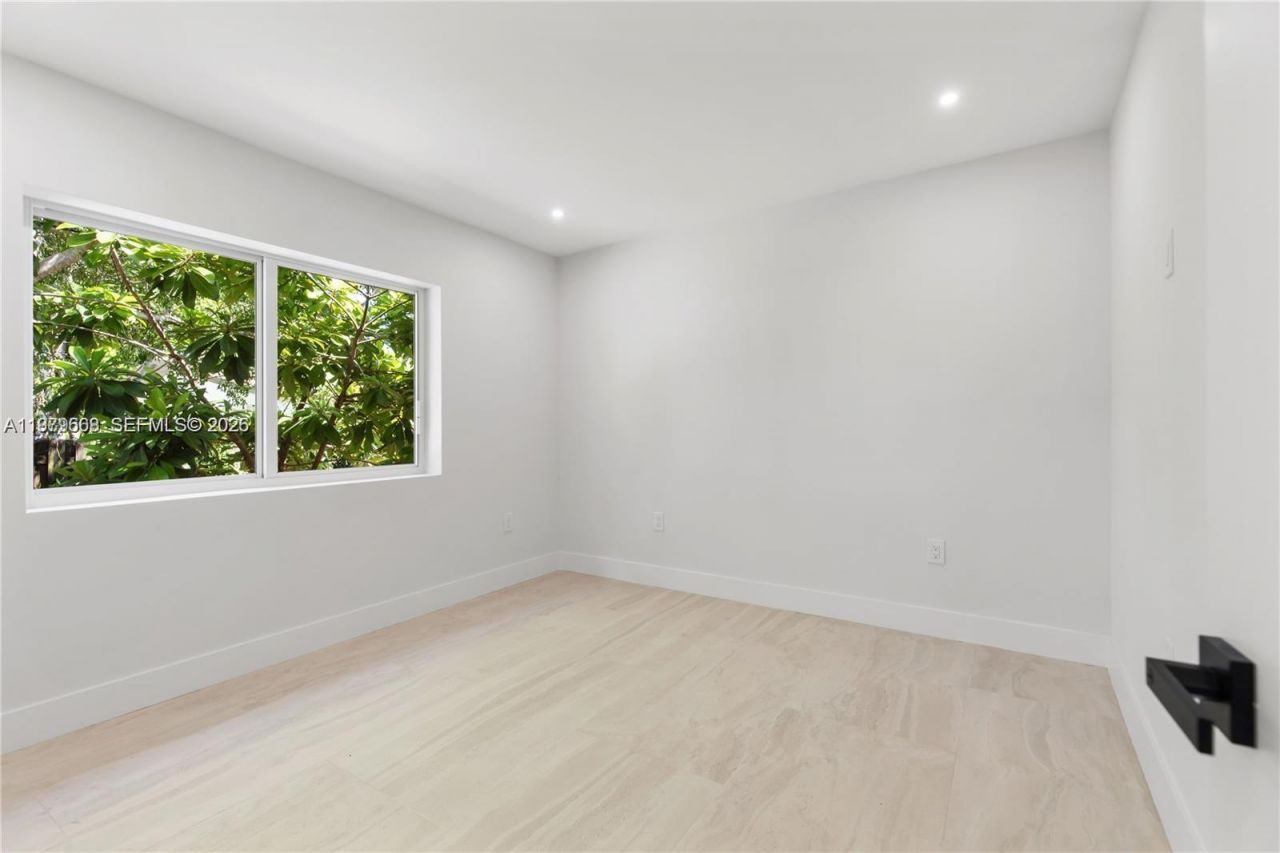 2251 SW 20th St , Miami, FL 33145 Photo