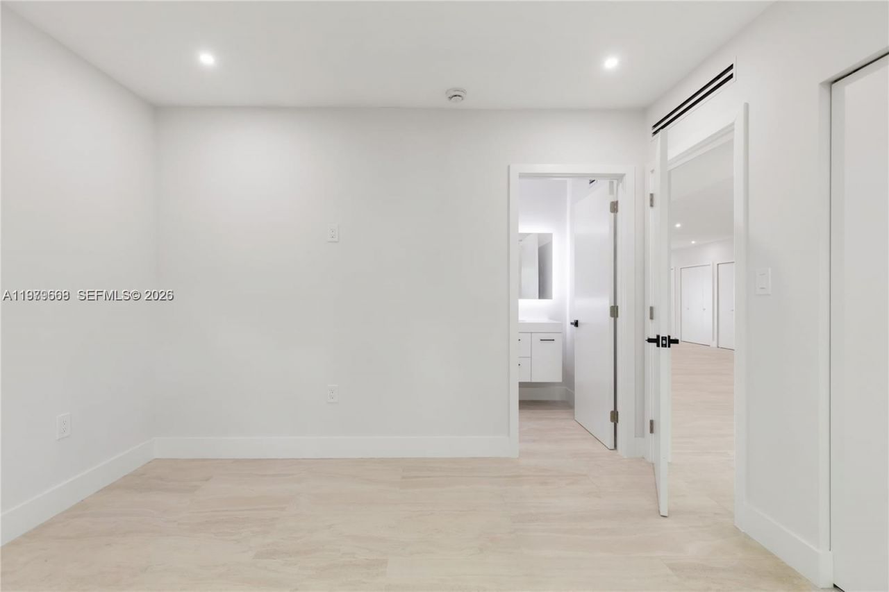 2251 SW 20th St , Miami, FL 33145 Photo