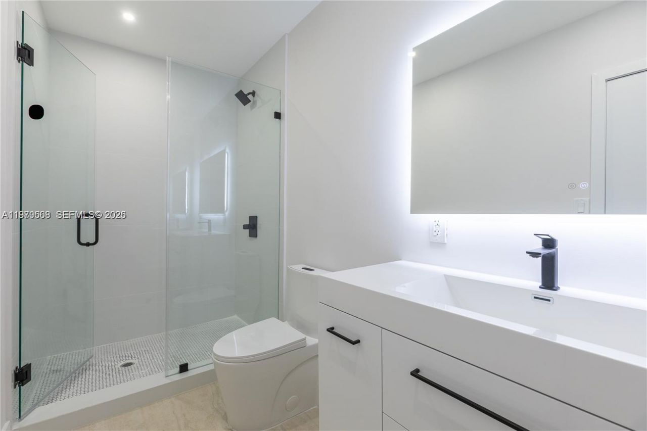 2251 SW 20th St , Miami, FL 33145 Photo