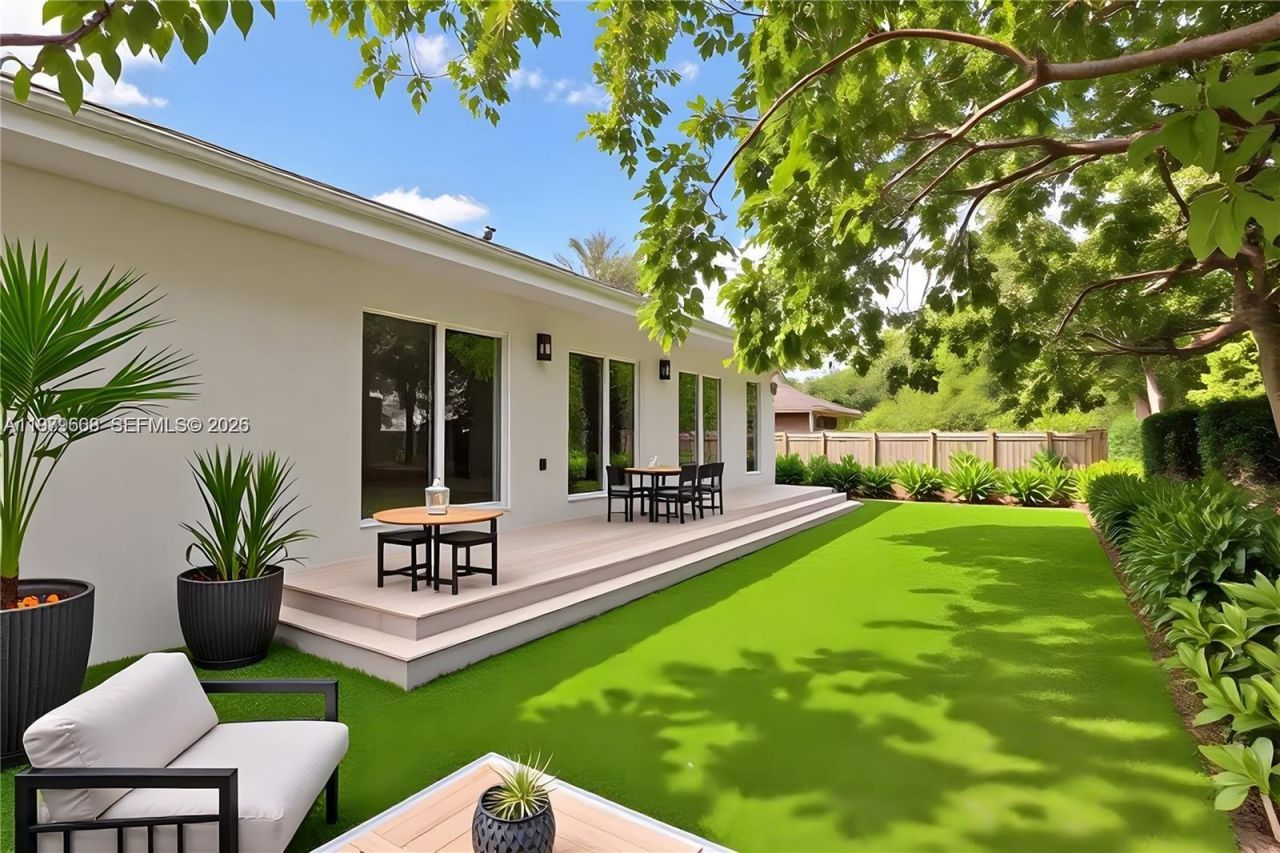 2251 SW 20th St , Miami, FL 33145 Photo