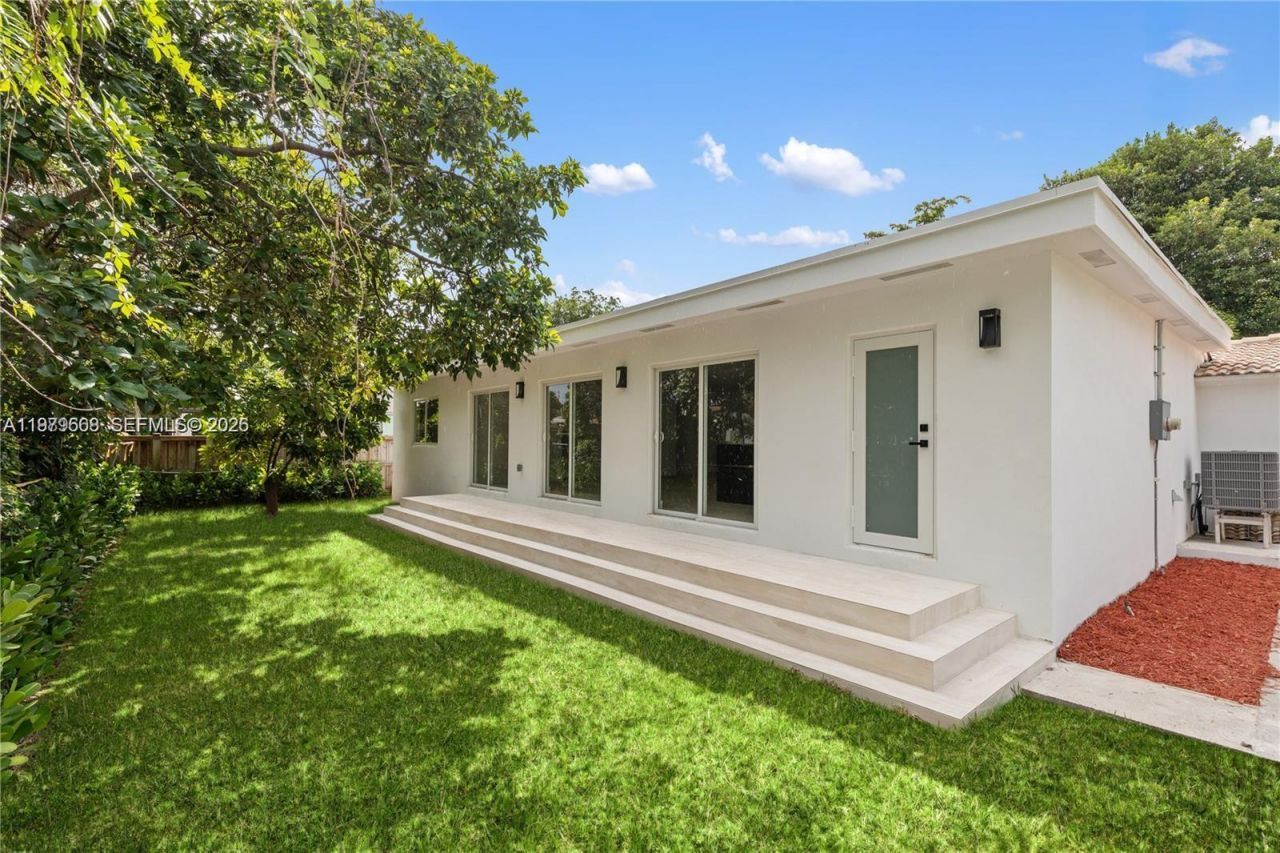 2251 SW 20th St , Miami, FL 33145 Photo