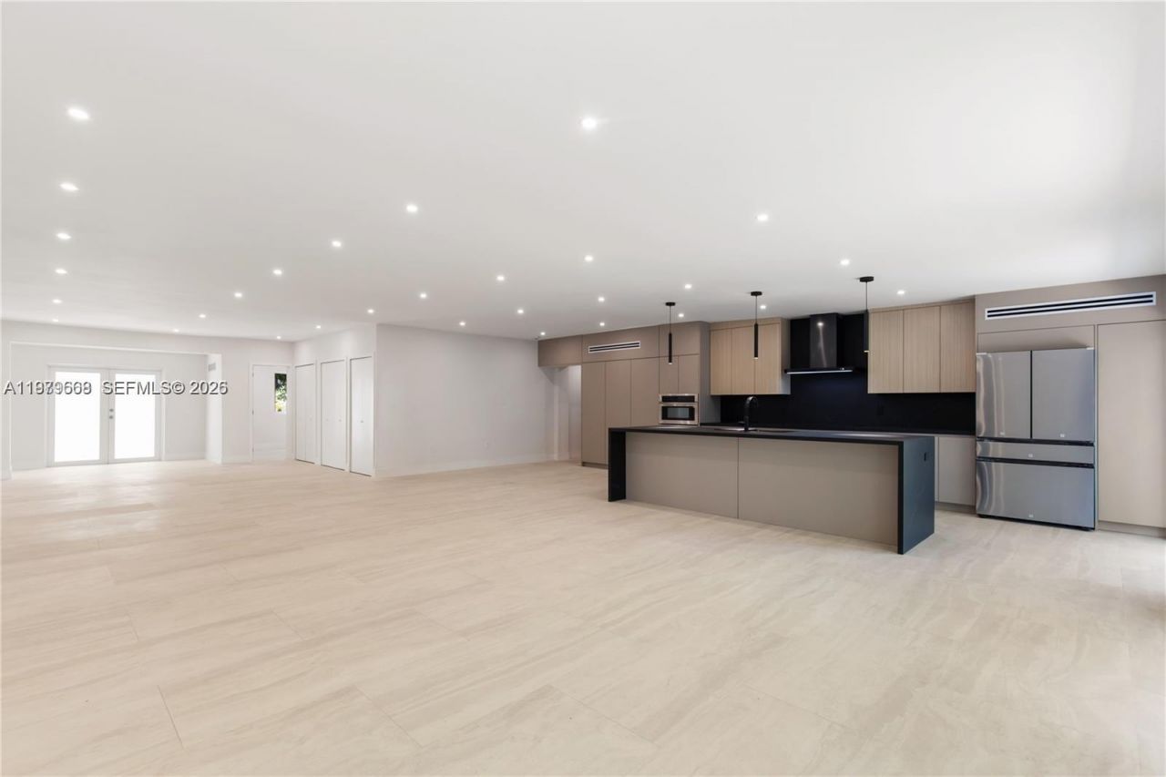 2251 SW 20th St , Miami, FL 33145 Photo