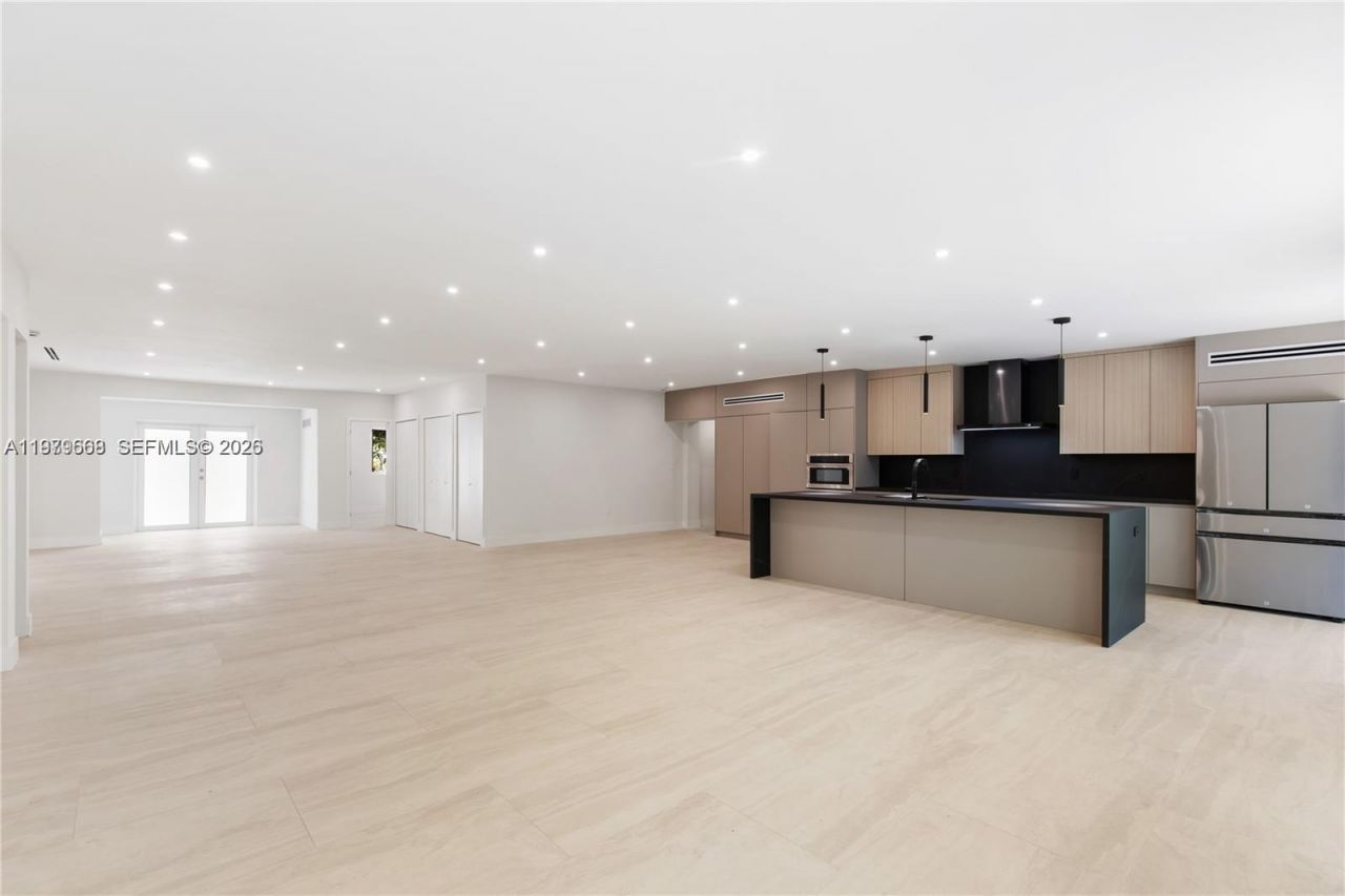 2251 SW 20th St , Miami, FL 33145 Photo