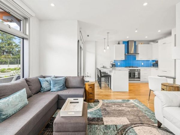 916 Lyall St, Unit 107, Esquimalt, BC V9A 5E6