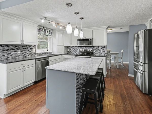 6187 SE 6th Avenue , Pleasant Hill, IA 50327