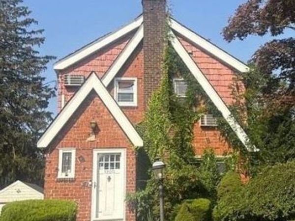 1900 Carleton Place , Baldwin, NY 11510