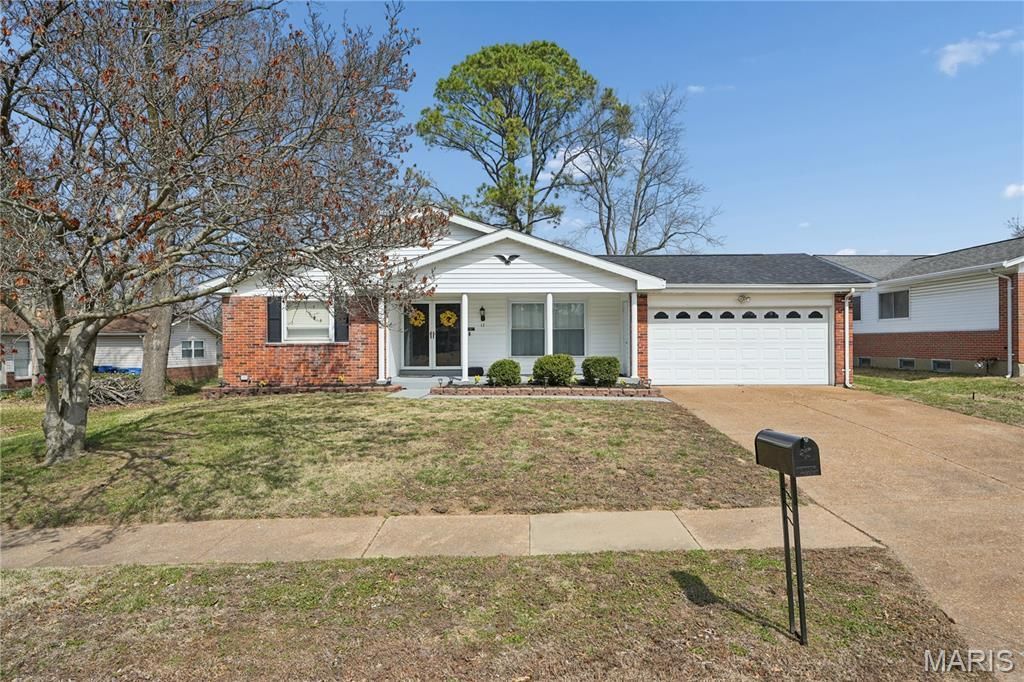 13 Lancaster Court, Florissant, MO 63033 Main Photo