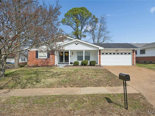 13 Lancaster Court, Florissant, MO 63033