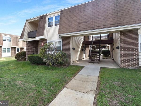 8 -4 FLORENCE TOLLGATE PLACE, BURLINGTON, NJ 08016