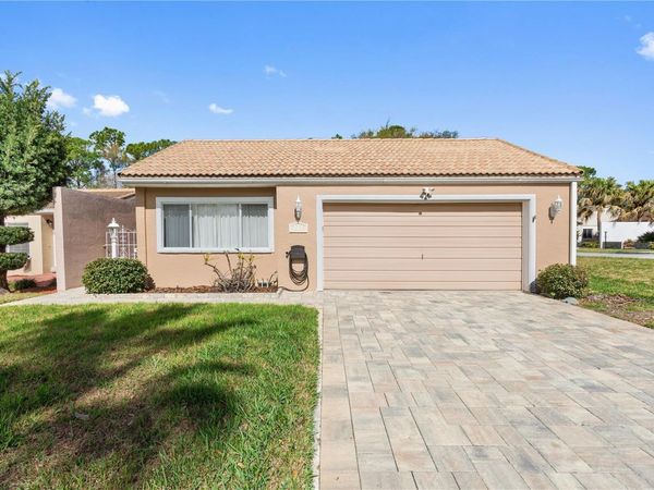 111 LAS FLORES , WINTER HAVEN, FL 33884
