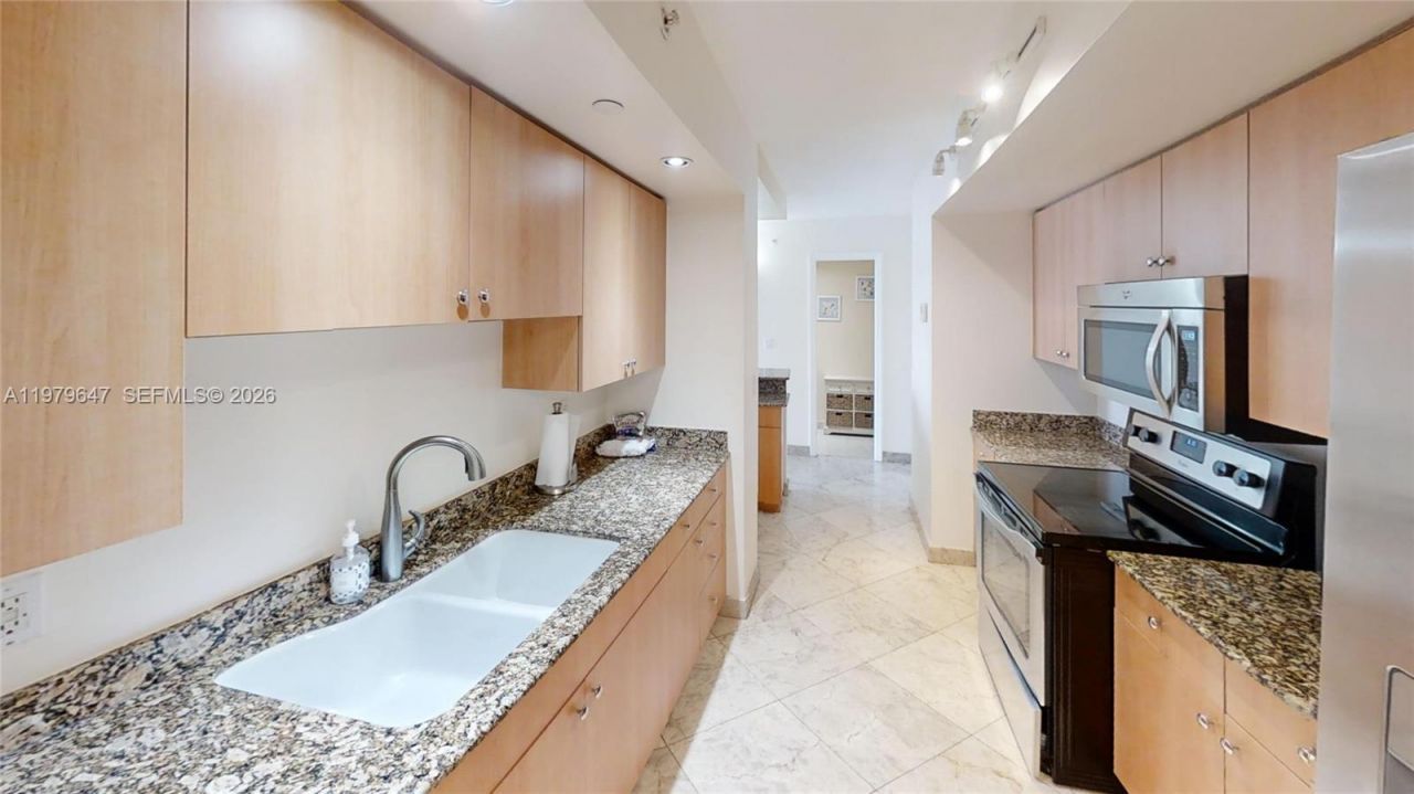 6917 Collins Ave, Unit 1620, Miami Beach, FL 33141 Photo