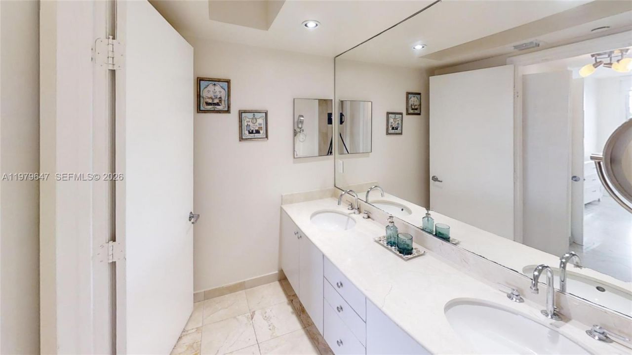 6917 Collins Ave, Unit 1620, Miami Beach, FL 33141 Photo