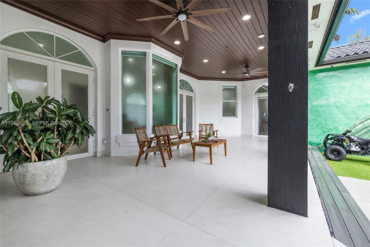 11950 SW 43rd St , Miami, FL 33175 Photo