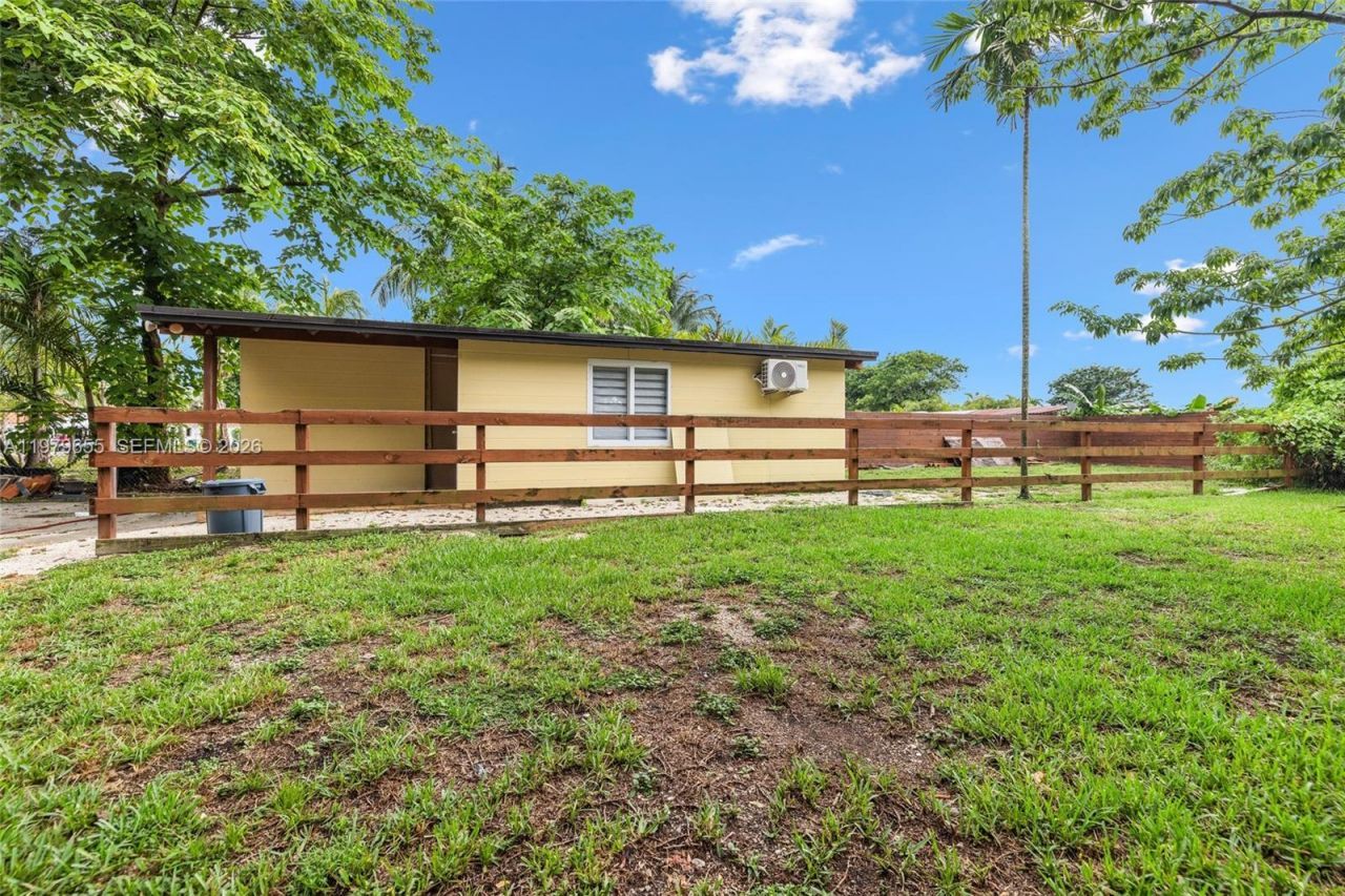 11950 SW 43rd St , Miami, FL 33175 Photo