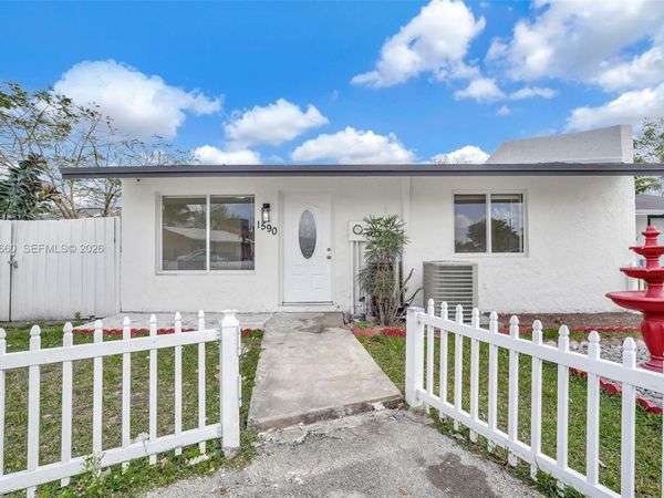 1590 Kia Dr , Homestead, FL 33033