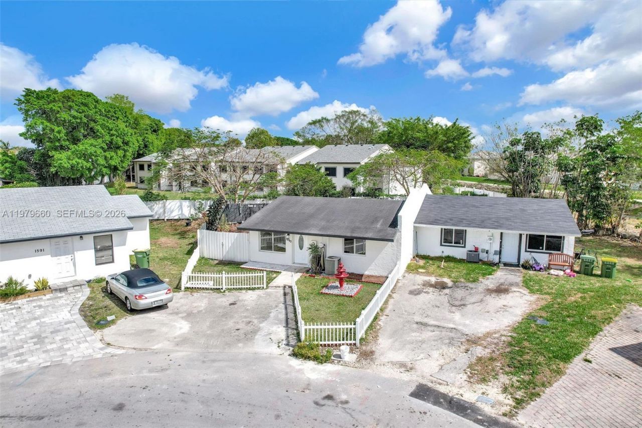 1590 Kia Dr, Homestead, FL 33033 Photo
