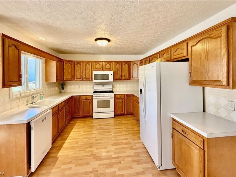 8524 Manchester Avenue NW, Canal Fulton, OH 44614 Photo 15