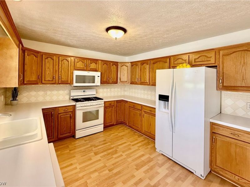 8524 Manchester Avenue NW, Canal Fulton, OH 44614 Photo 16