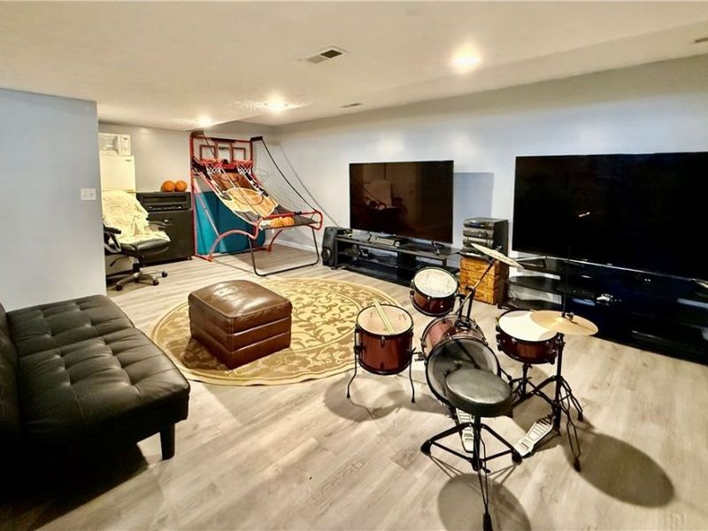 8524 Manchester Avenue NW, Canal Fulton, OH 44614 Photo 2