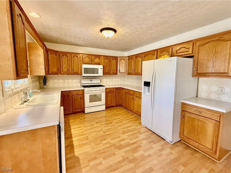 8524 Manchester Avenue NW, Canal Fulton, OH 44614 Photo 3