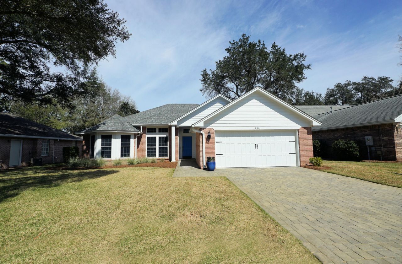 303 Parkwood Place, Niceville, FL 32578 Main Photo