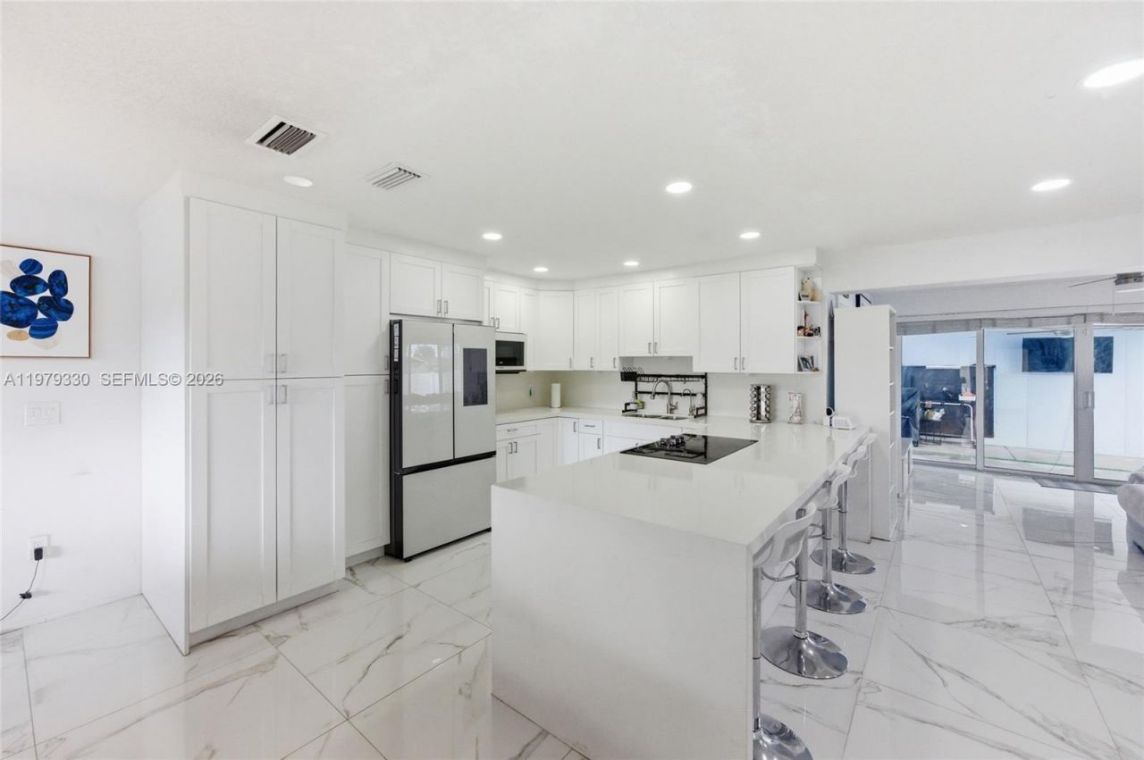 1101 NW 86th Ter, Pembroke Pines, FL 33024 Photo
