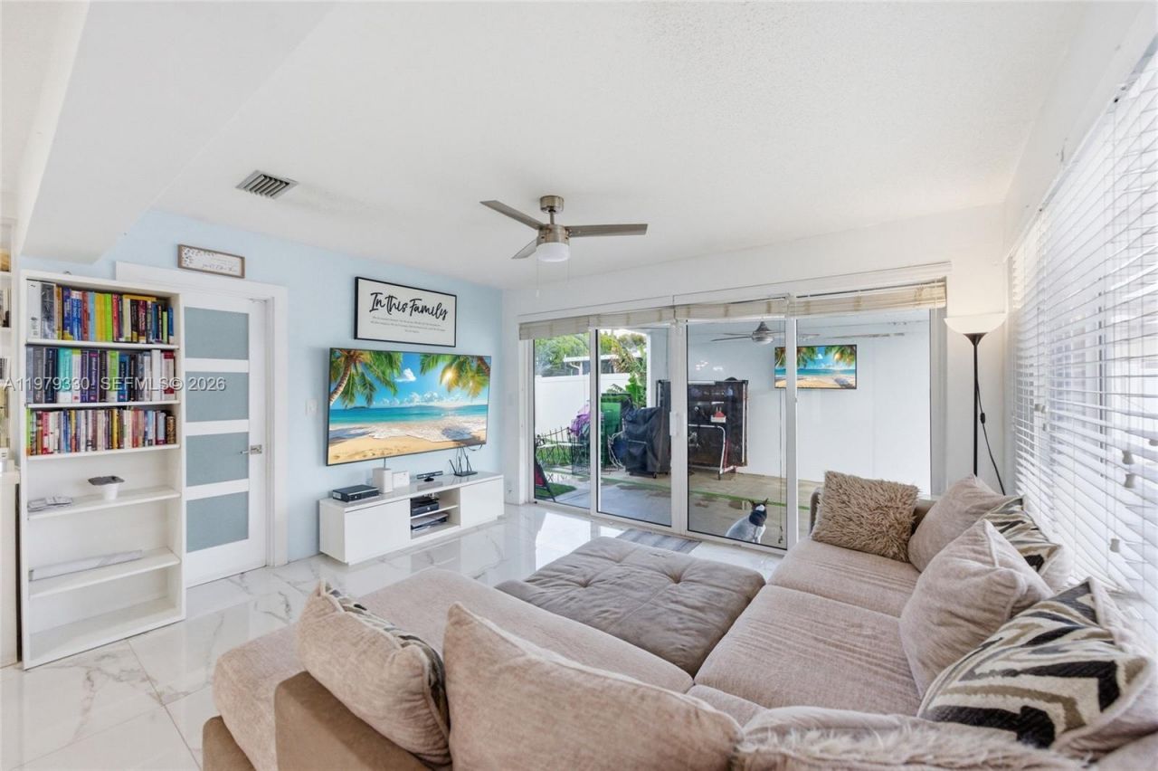 1101 NW 86th Ter, Pembroke Pines, FL 33024 Photo