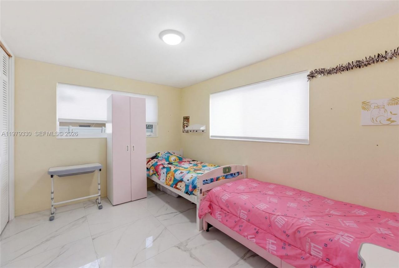 1101 NW 86th Ter, Pembroke Pines, FL 33024 Photo