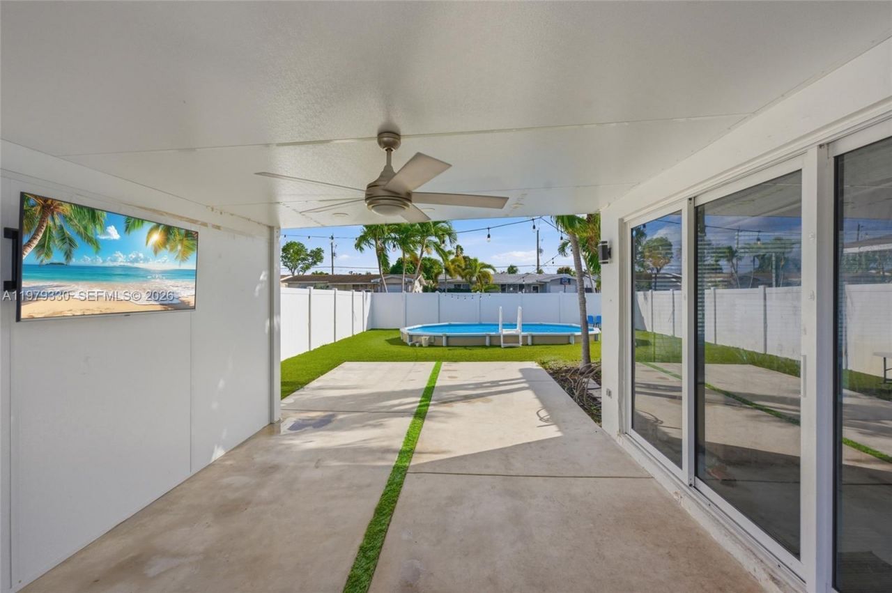 1101 NW 86th Ter, Pembroke Pines, FL 33024 Photo