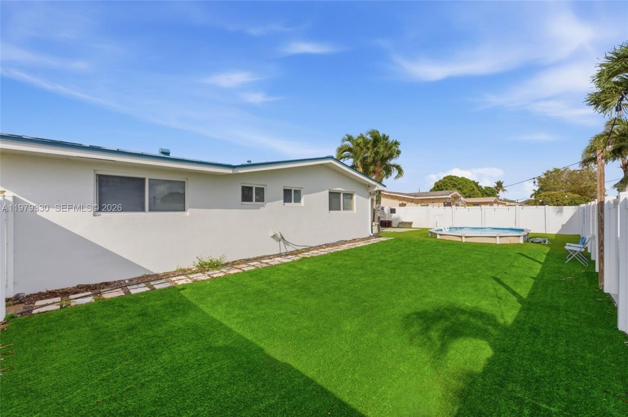 1101 NW 86th Ter, Pembroke Pines, FL 33024 Photo