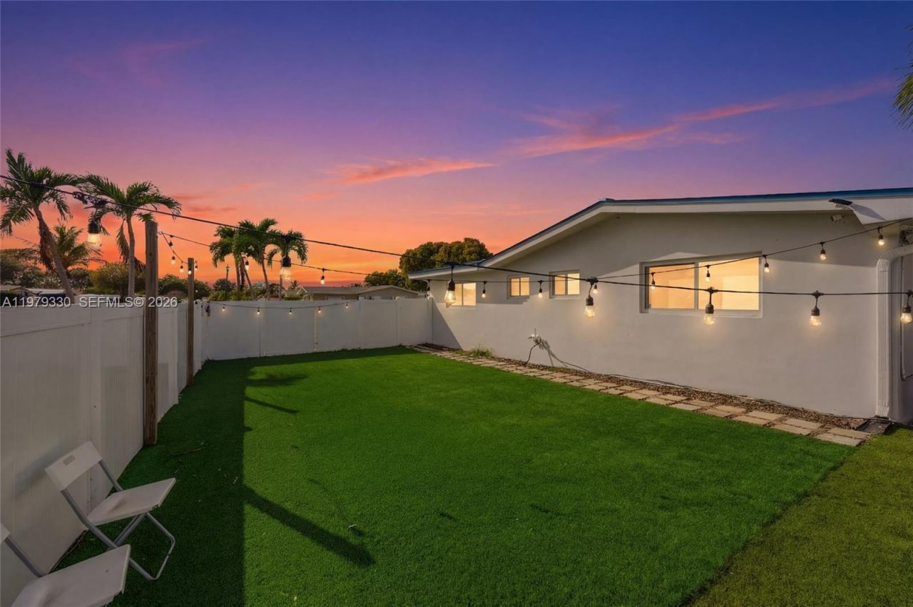 1101 NW 86th Ter, Pembroke Pines, FL 33024 Photo