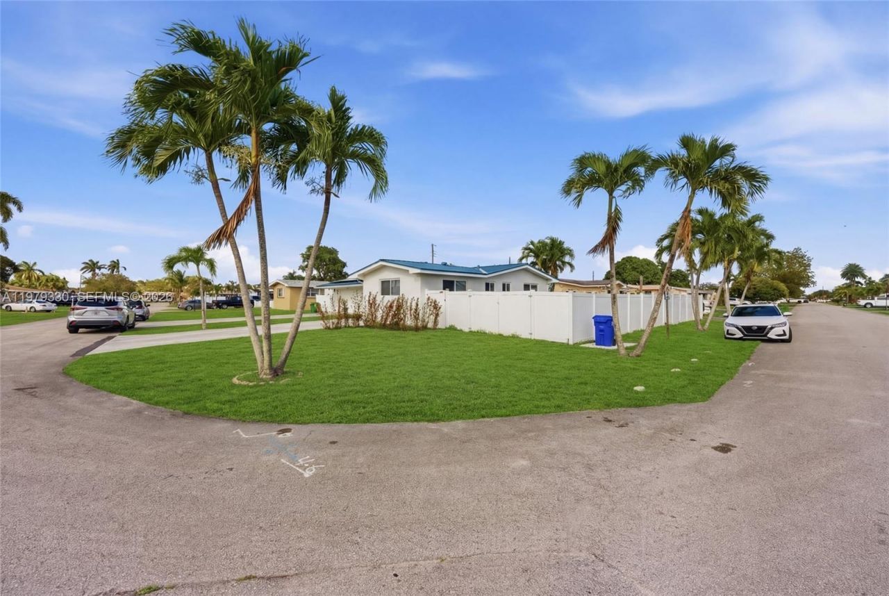 1101 NW 86th Ter, Pembroke Pines, FL 33024 Photo