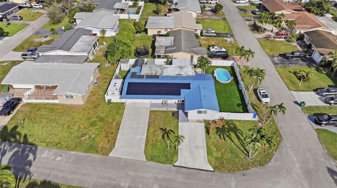 1101 NW 86th Ter, Pembroke Pines, FL 33024 Photo