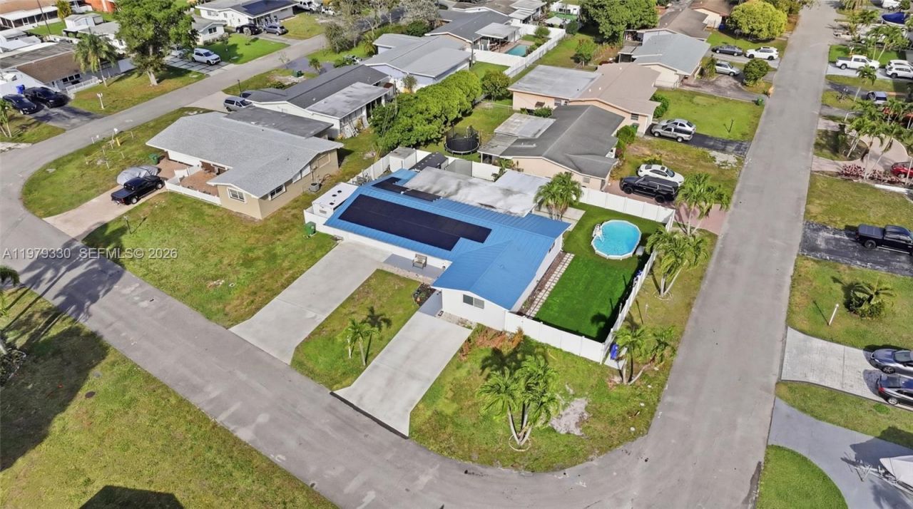 1101 NW 86th Ter, Pembroke Pines, FL 33024 Photo