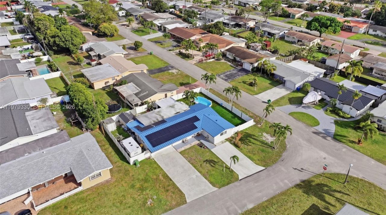 1101 NW 86th Ter, Pembroke Pines, FL 33024 Photo