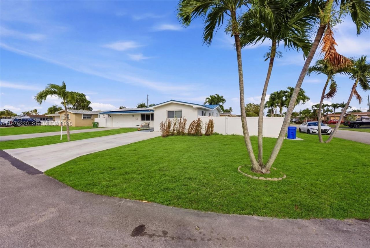 1101 NW 86th Ter, Pembroke Pines, FL 33024 Photo