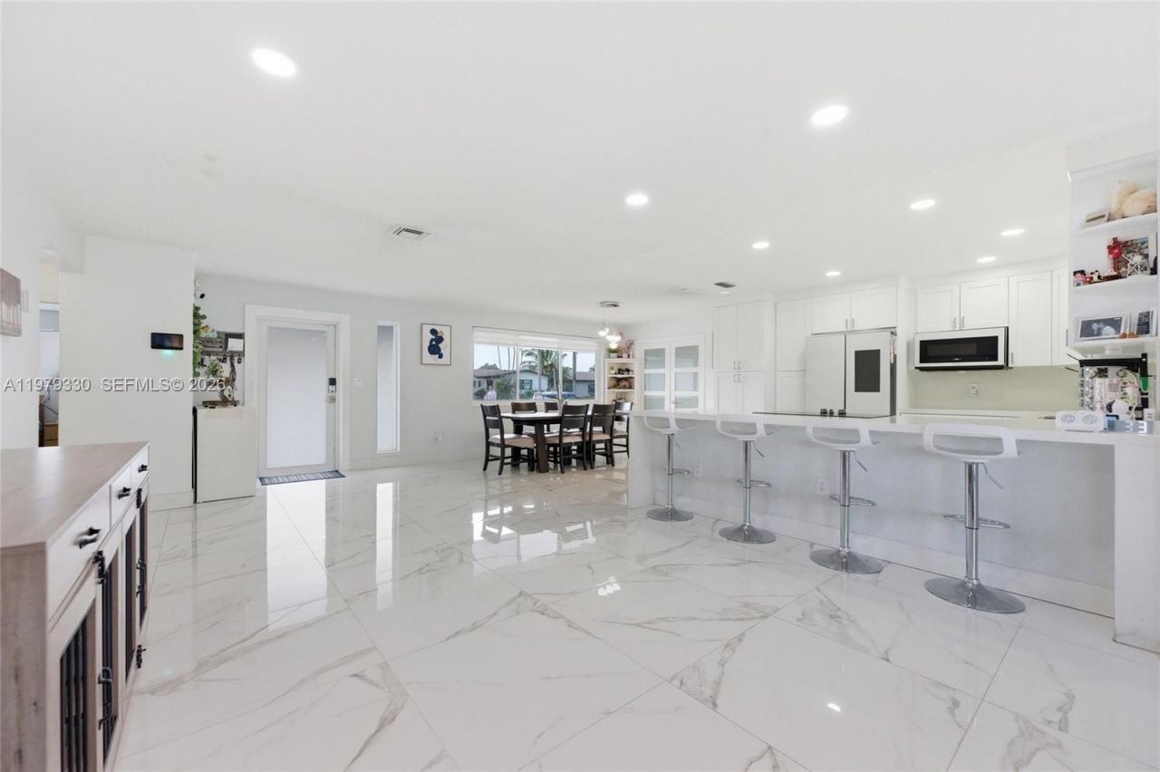 1101 NW 86th Ter, Pembroke Pines, FL 33024 Photo