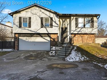 2919 Roundtree Drive, Troy, MI 48083