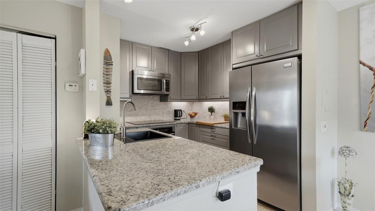 850 S Tamiami Trail , Unit 521, Sarasota, FL 34236 Photo