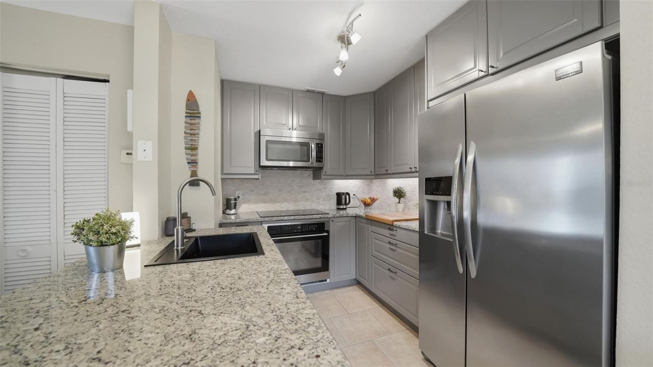 850 S Tamiami Trail , Unit 521, Sarasota, FL 34236 Photo