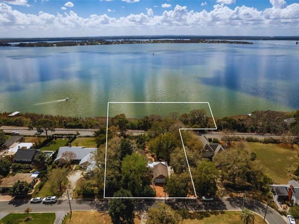 976 FAIRVIEW AVENUE, MOUNT DORA, FL 32757