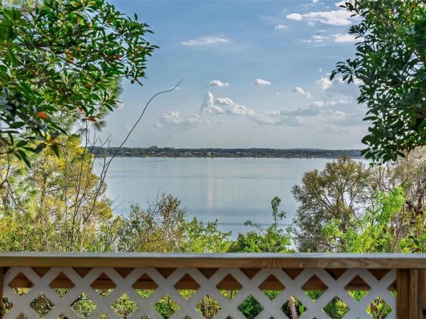 976 FAIRVIEW AVENUE, MOUNT DORA, FL 32757