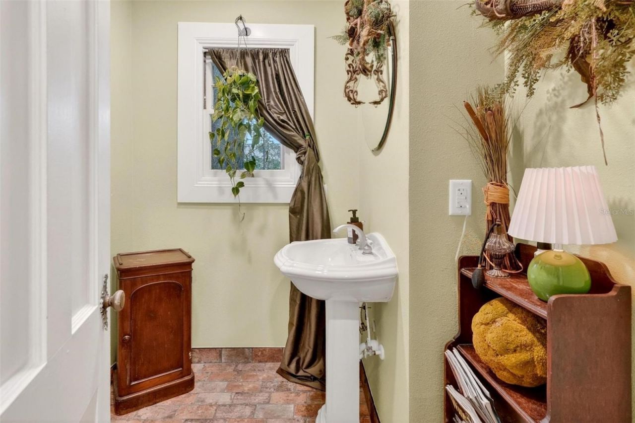 976 Fairview Avenue, Mount Dora, FL 32757 Photo