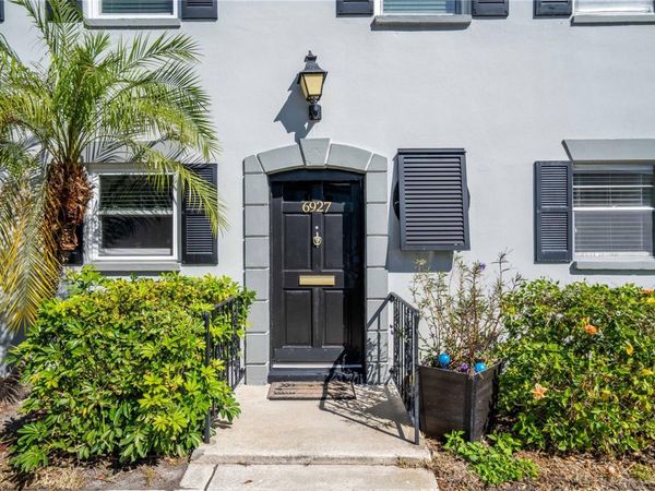 6927 PLACE DE LA PAIX , Unit 6927, ST PETERSBURG, FL 33707