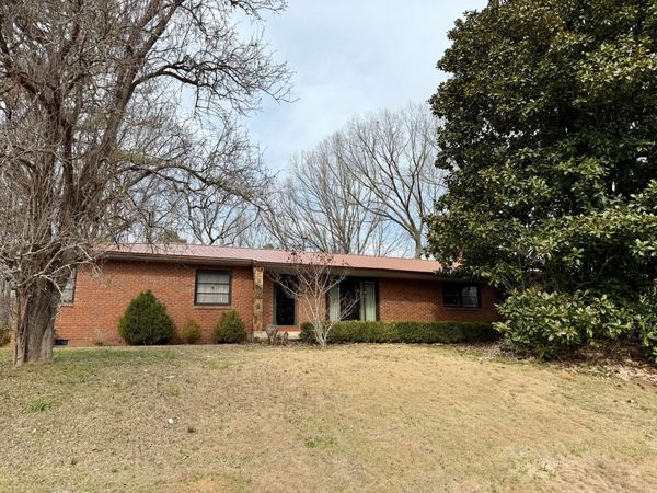 695 8TH STREET N, Guin, AL 35563