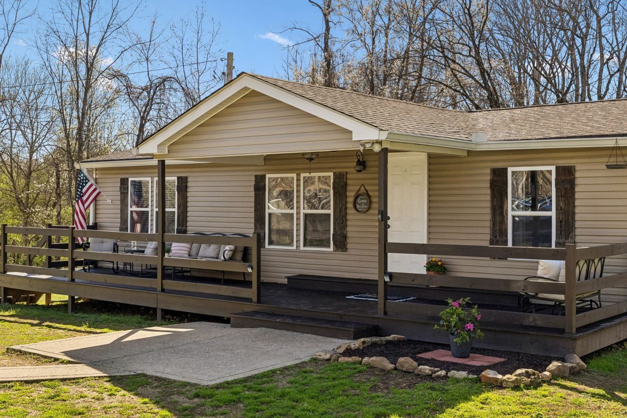 1268 Chapmansboro Rd, Chapmansboro, TN 37035 Main Photo