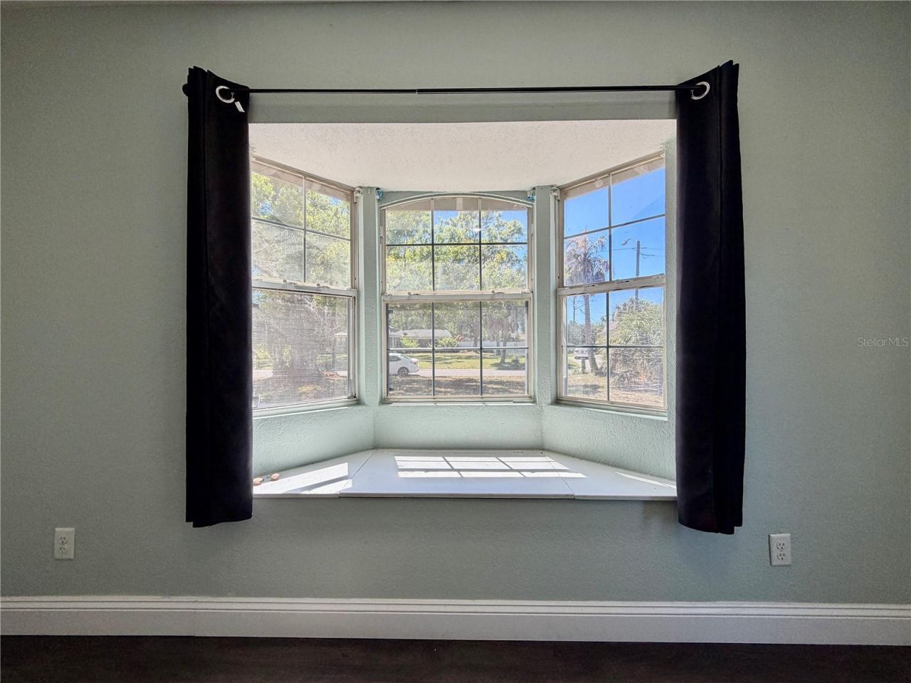 2421 Granada Circle E, Saint Petersburg, FL 33712 Photo