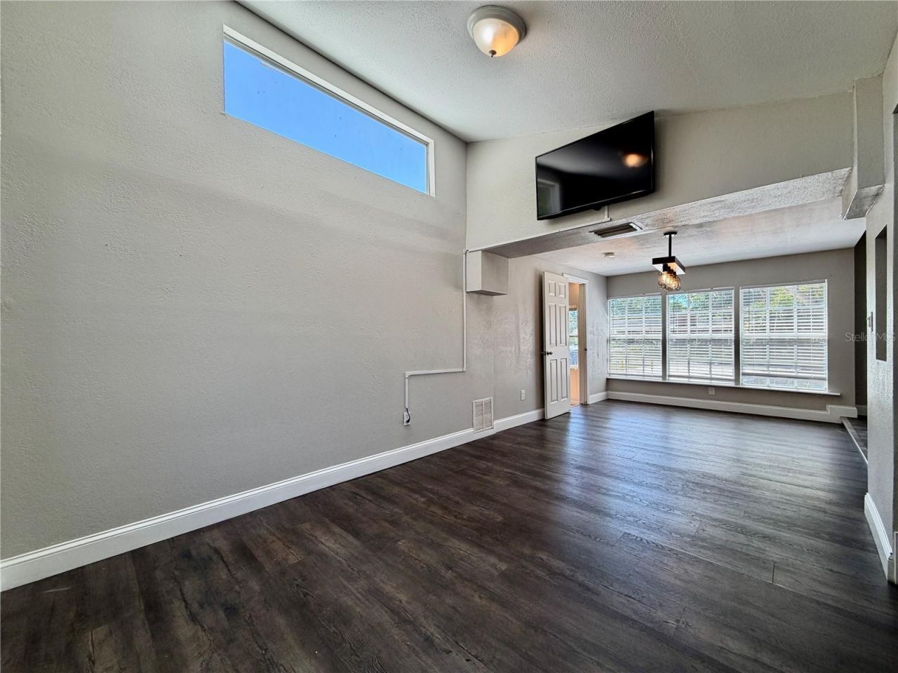 2421 Granada Circle E, Saint Petersburg, FL 33712 Photo